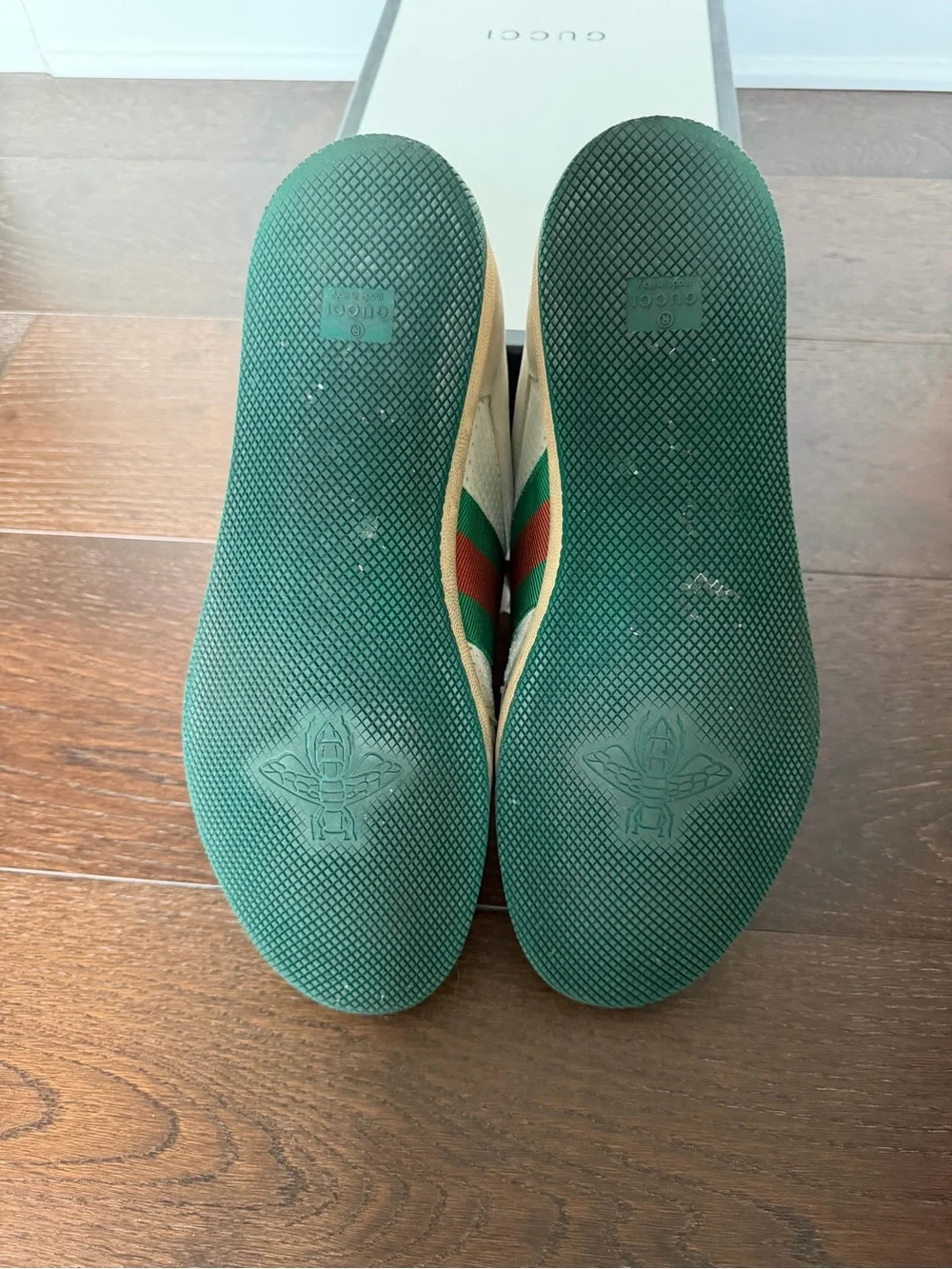 Gucci Street Nabu distressed Beige Leather Sneakers with Green and Red Stripes - Picture 5 of 7